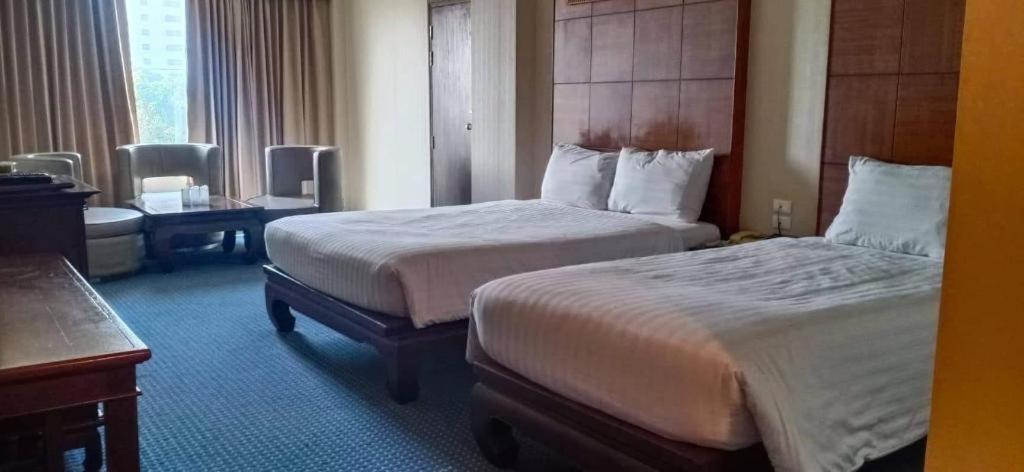 Sri U-Thong Grand Hotel Szuphanburi Kültér fotó