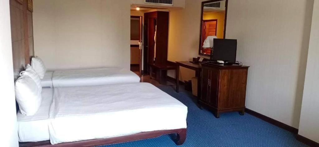 Sri U-Thong Grand Hotel Szuphanburi Kültér fotó