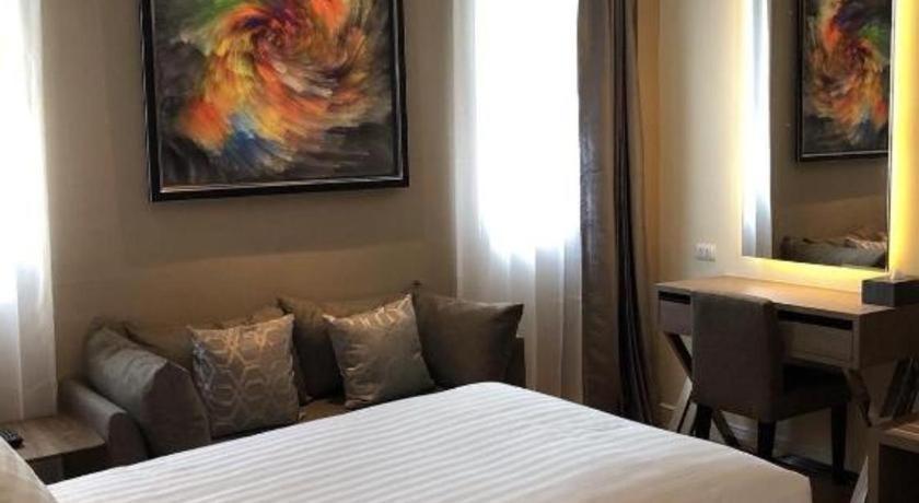 Sri U-Thong Grand Hotel Szuphanburi Kültér fotó
