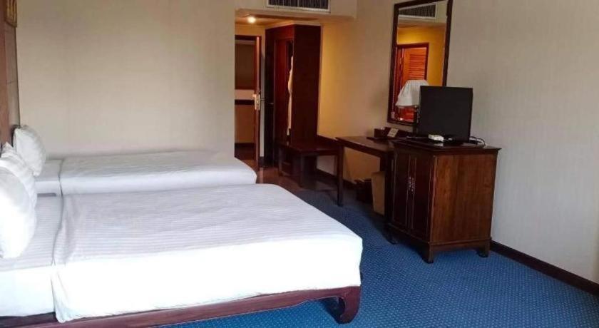 Sri U-Thong Grand Hotel Szuphanburi Kültér fotó