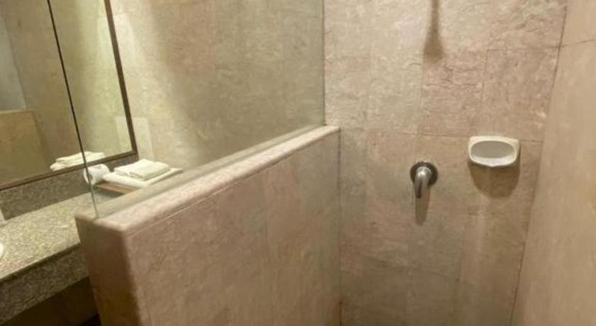 Sri U-Thong Grand Hotel Szuphanburi Kültér fotó