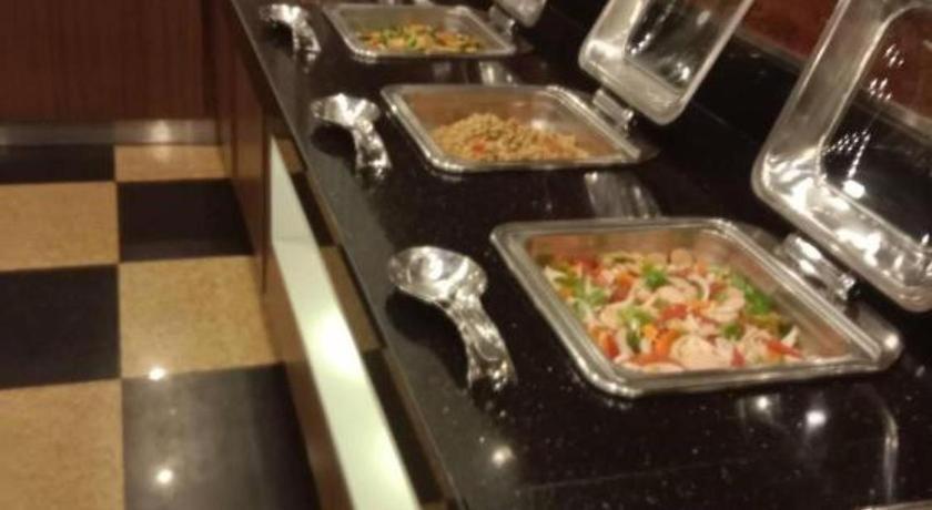 Sri U-Thong Grand Hotel Szuphanburi Kültér fotó
