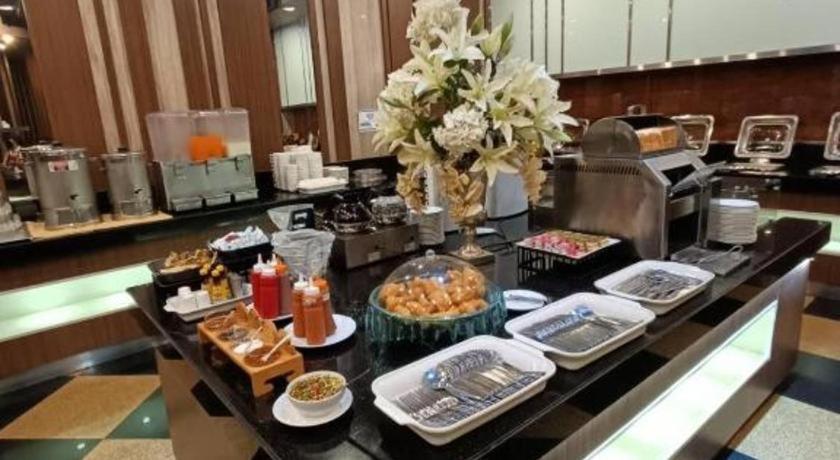 Sri U-Thong Grand Hotel Szuphanburi Kültér fotó