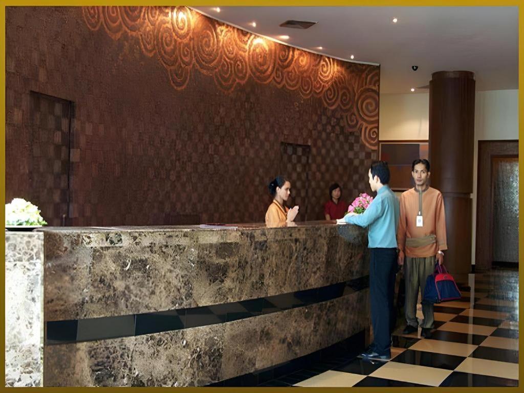 Sri U-Thong Grand Hotel Szuphanburi Kültér fotó