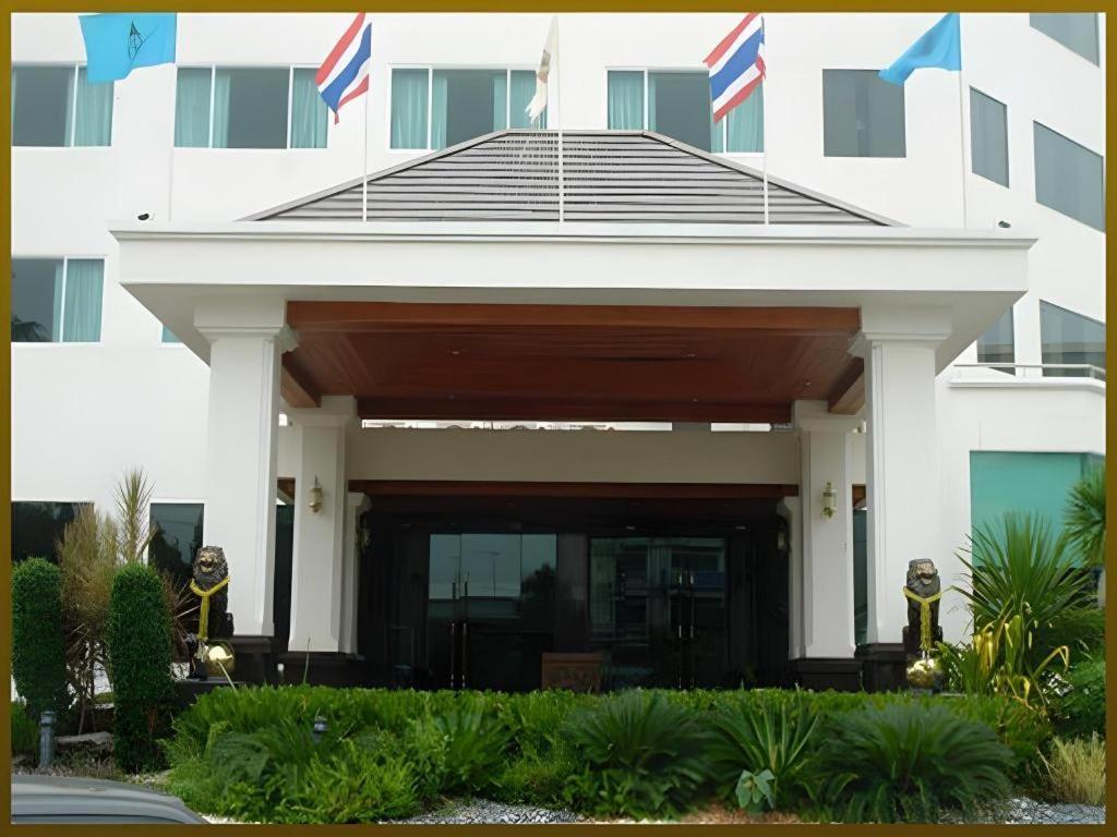 Sri U-Thong Grand Hotel Szuphanburi Kültér fotó